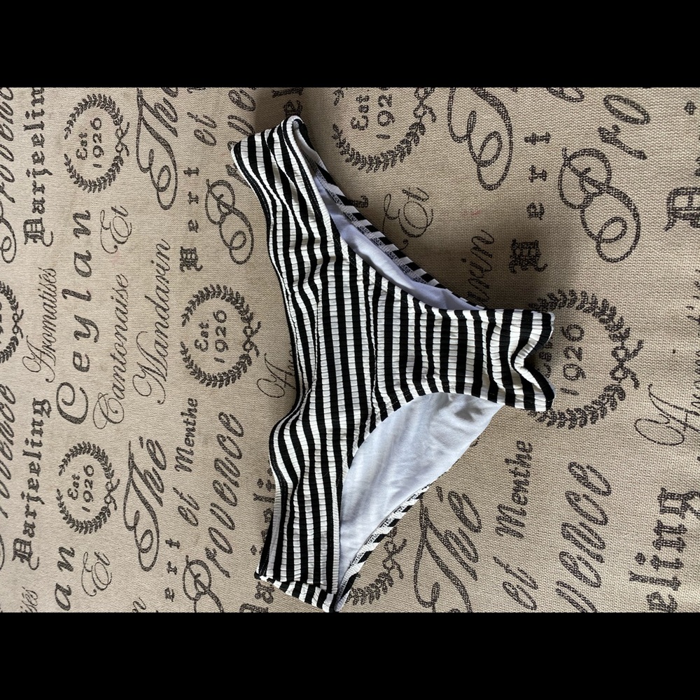Cheeky bathing suit bottoms